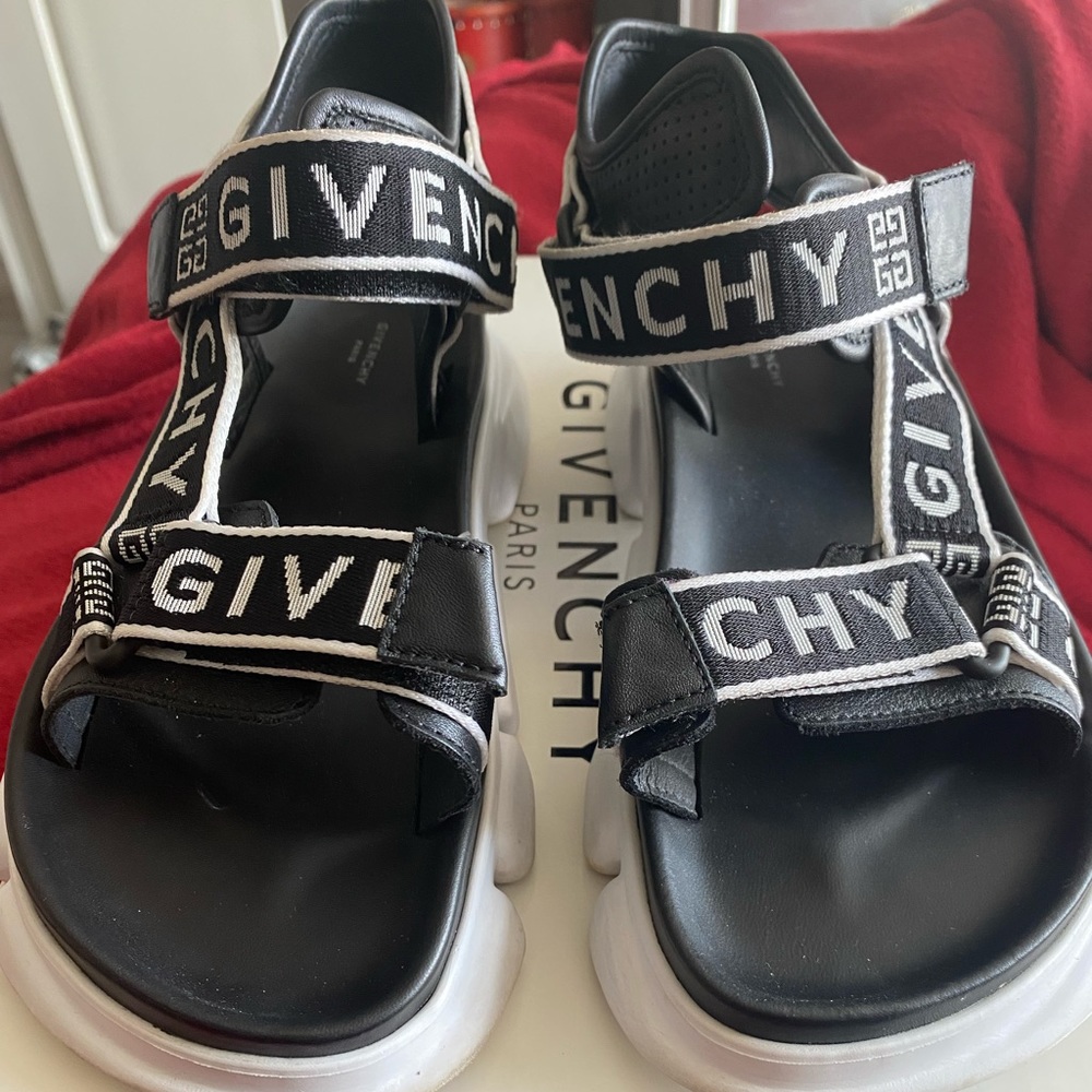 Givenchy Jaw Sandal sz 39